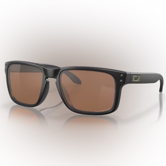 Oakley Holbrook - Picture 1 of 7